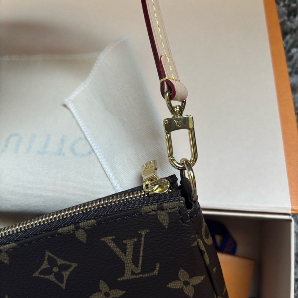 Louis Vuitton Pochette - Picture 7 of 8